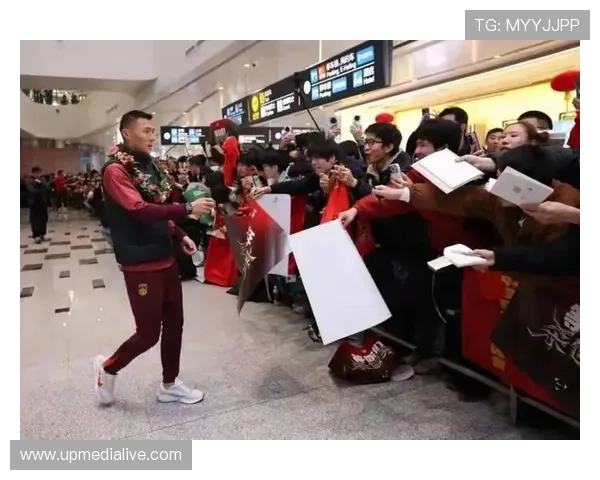 中国男篮凯旋回京机场原地解散 中国男篮凯旋回京机场原地解散